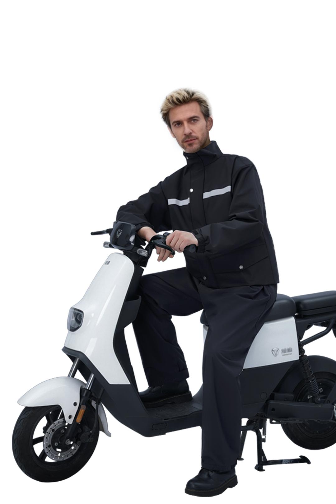 Motorcycle Rain Poncho Reflective Strip: Modern Gear for Riders